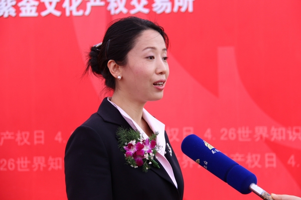 图4  禁忌书屋
党委书记张捷接受南京市电视台采访